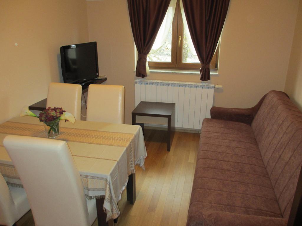 Apartments Manjan كراسنو بوليي الغرفة الصورة