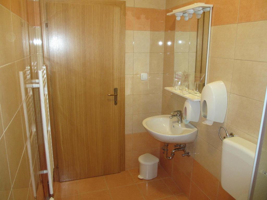 Apartments Manjan كراسنو بوليي الغرفة الصورة